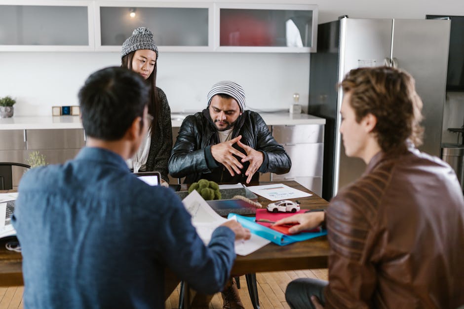 Zespół BetterDays podczas kreatywnej burzy mózgów w biurze.